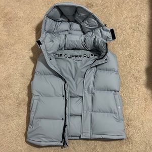 Aritzia sleeveless super puff